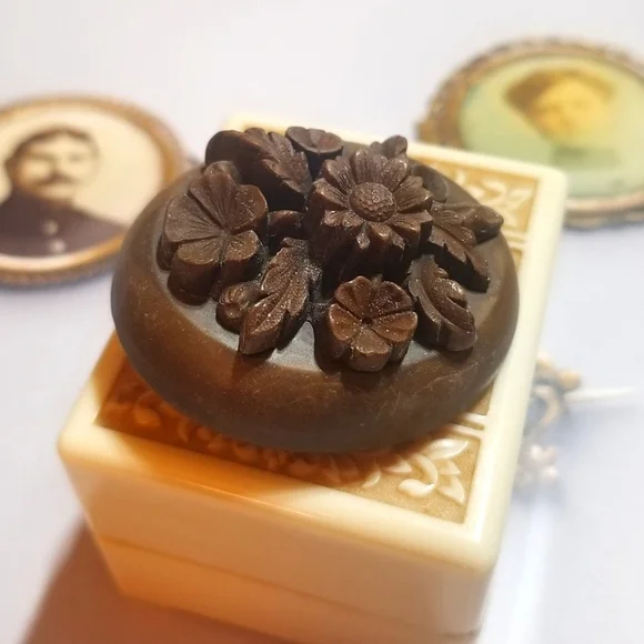 Victorian VULCANITE Mourning Brooch ~High Relief ~Rare Indeed - Picture 2 of 7